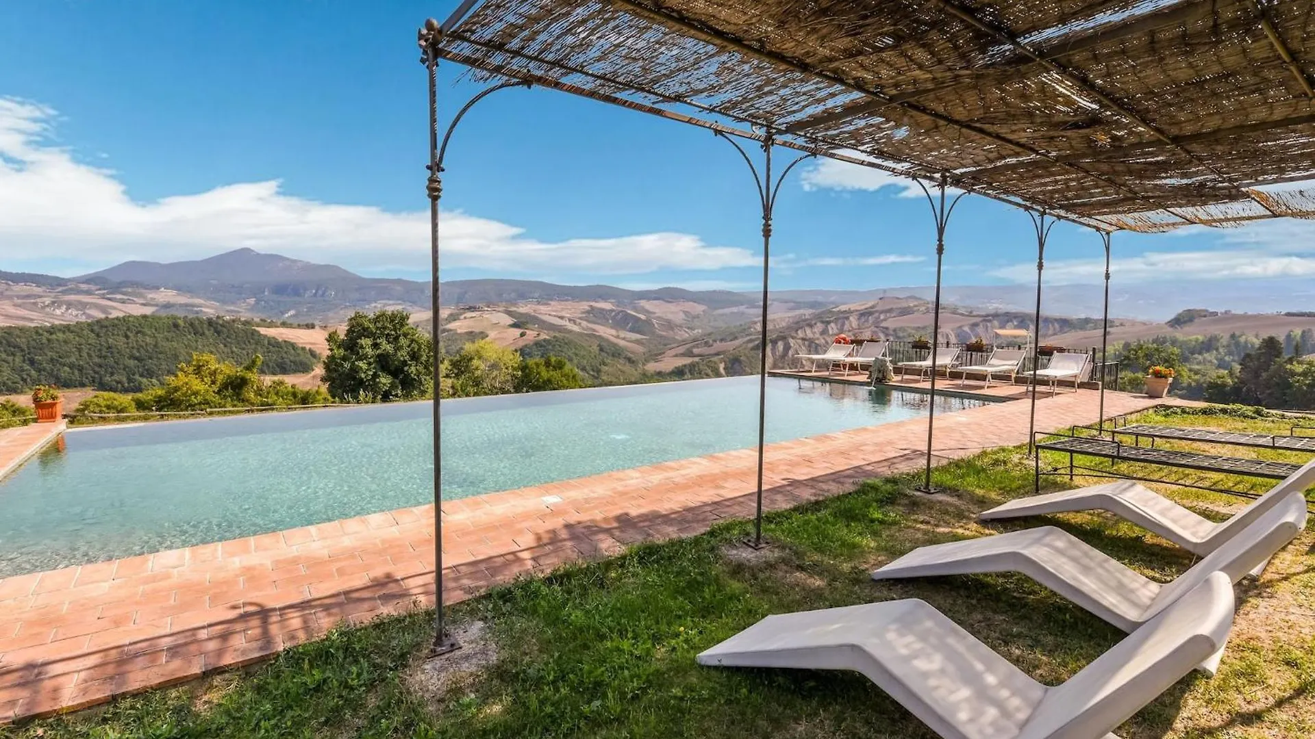 Comfortable Apartment With Stunning Views Near Hot Springs Holiday home